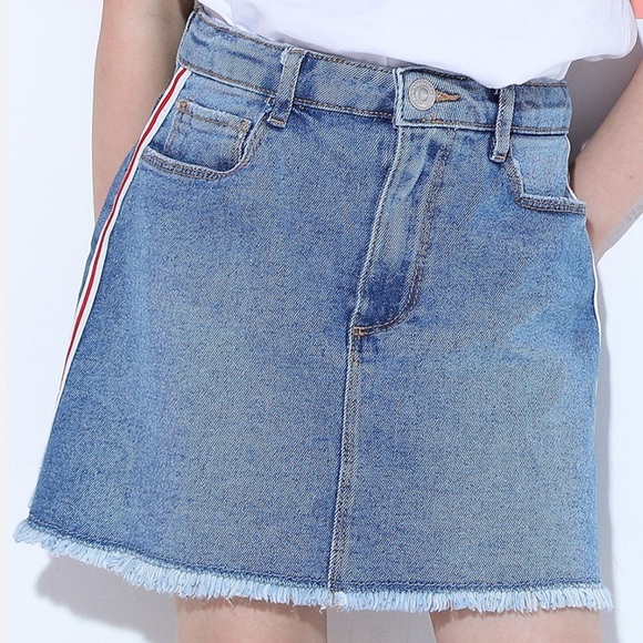 Topshop Dresses & Skirts - NWOT Topshop Moto Red White Blue & Sparkle Glitter Size Strip Skirt Size 8